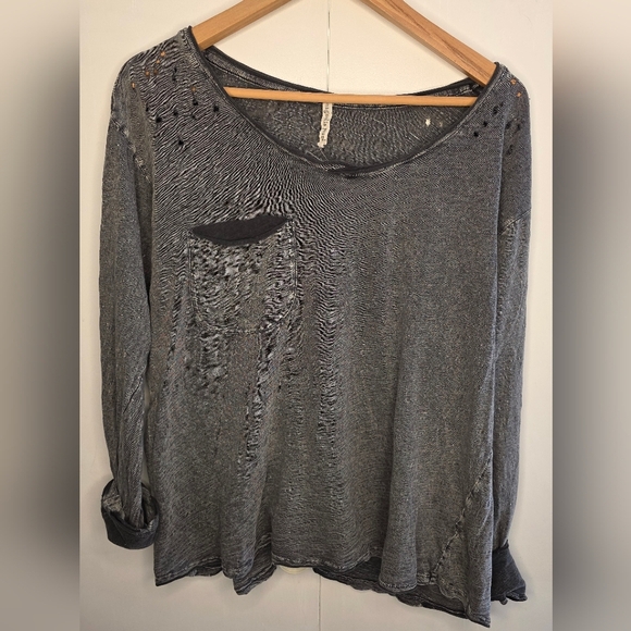 Magnolia Pearl Long Sleeve Black Pocket T. - Picture 1 of 8